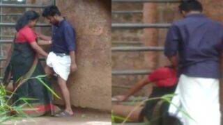 South Indian mallu bhabhi give blowjob to lover in outdoor sex mms caught on cam