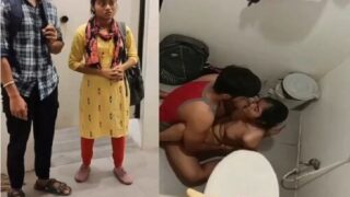 Indian teen girlfriend sex with bf in college toilet secret mobile recording mms