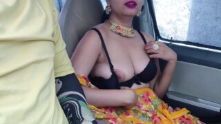 New Desi Sex MMS Horny Bhabhi Fucking with Driver in car risky public outdoor sex