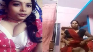 xnxxcom xyz Desi Bihari Village Bhabhi Lifting Saree Showing Nude pussy to lover on video call