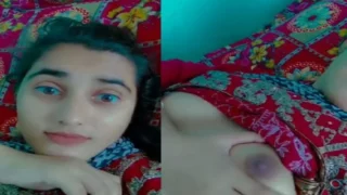 qorno Very Beautiful Pakistani sexy maal showing her cute small boobs nude selfie video