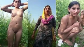new Xnxx porn video Punjabi randi bhabhi standing naked in field with lover