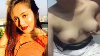 Indian sex mms clips Beautiful teen school girl removing bra showing boobs on leaked nude selfie