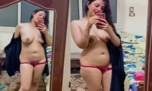 Fsiblog new hottest Indian Muslim Instagram Influencer nude selfie video