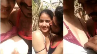 village sex mms video Punjabi teen girl enjoying nude with lover in corn field