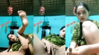Bangladeshi sex mms video nude selfie mms teen girl fuck her shaved pussy with brinjal